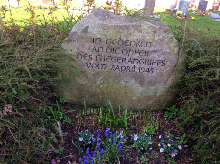 Gedenkstein auf dem Friedhof Minsleben
© Wolfgang Grothe