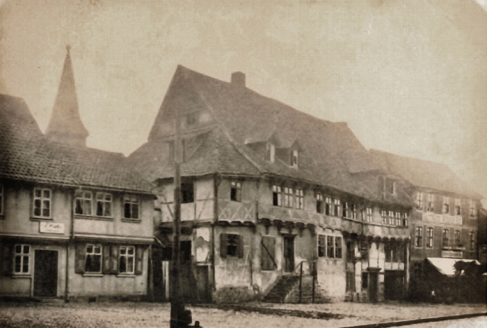 Renaissance-Fachwerkhaus von 1541, Standort des späteren ersten Postgebäudes, um 1880
© gemeinfrei