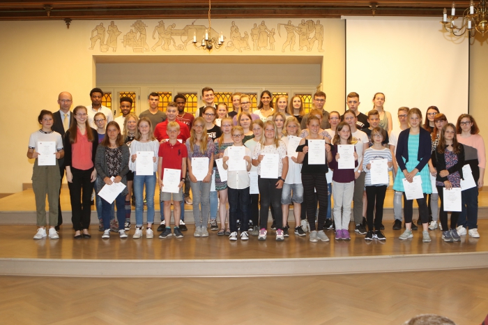 Alle Teilnehmer des Literaturwettbewerbs der Stadt Wernigerode im Rathaussaal
© Matthias Bein