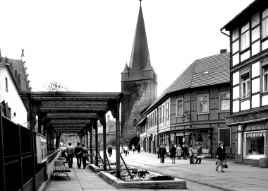 Die neu gestaltete Westernstraße mit einer Pergola.
<br>- Dieter Oemler