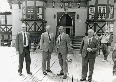 Martin Kilian (2. von links) in seiner Amtszeit Anfang 1989 - Besuch des Oberbürgermeisters von Neustadt/Weinstraße zur Vorbereitung der Städtepartnerschaft
- Stadtverwaltung Neustadt an der Weinstraße