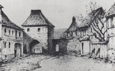 Johannistor (lag am westlichen Ende der heutigen Pfarrstraße und bildete den Stadtausgang Richtung Westen)
<br>- gemeinfrei