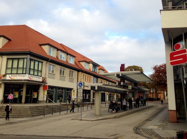 Zentrale Bushaltestelle "Rendezvous" im Zentrum der Stadt

 
<br>© Wolfgang Grothe