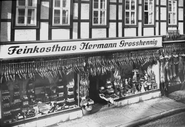 Feinkostgeschäft Großhennig in der Westernstraße 14 um 1930
- Dieter Oemler