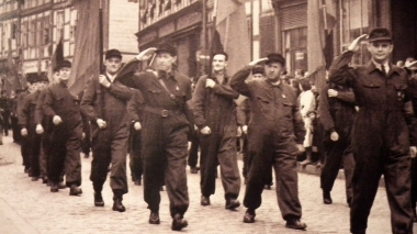 Kampfgruppenaufmarsch während der Demonstration am 1. Mai 1956
<br>- Archiv Mahn- und Gedenkstätte