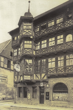 Hotel "Zum Bären"/Faulbaumsches Haus von 1684, Breite Straße 78 um 1910
<br>- gemeinfrei